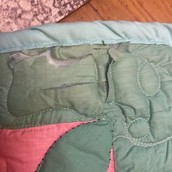 Vintage quilt. - Picture 9 of 9